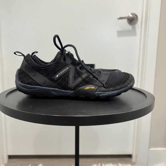 New Balance - Minimus MT110SB Size US 8 - Black, Black - Picture 3 of 6